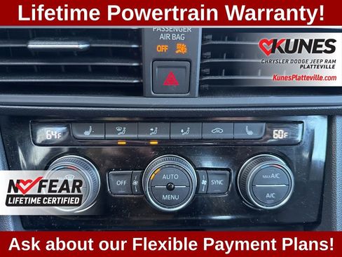 Used 2023 Volkswagen Jetta SE w/ Panoramic Sunroof Package image 23