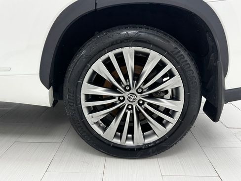 Used 2020 Toyota Highlander Platinum image 45