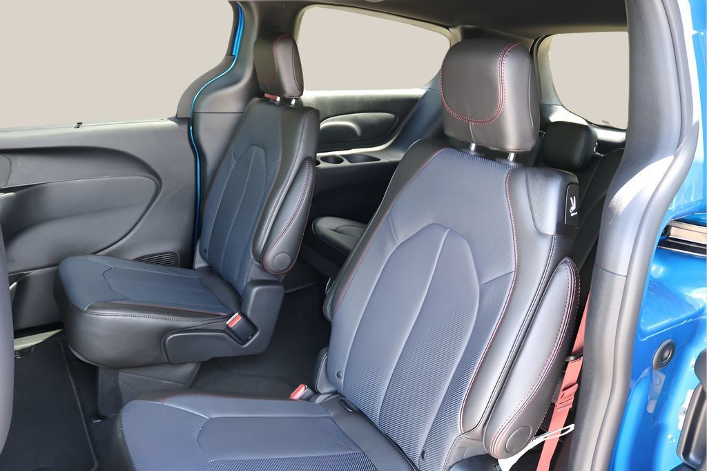 New 2027 Chrysler Pacifica Select FWD image 15