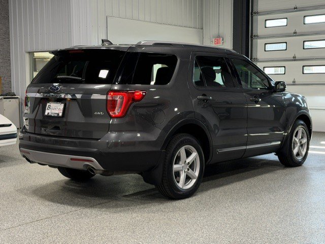 Used 2017 Ford Explorer XLT AWD/4WD image 5
