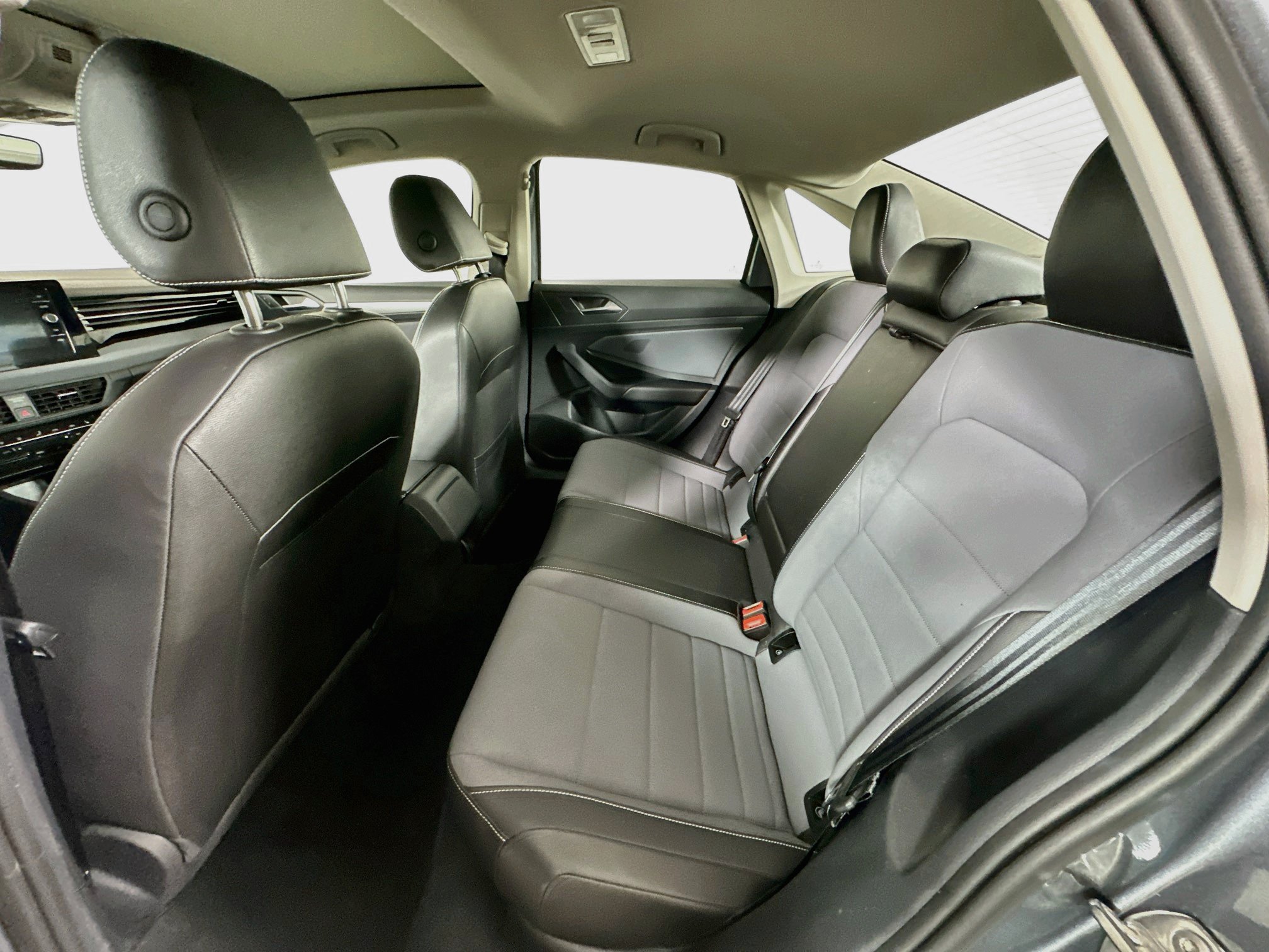 Used 2025 Volkswagen Jetta SE FWD image 27