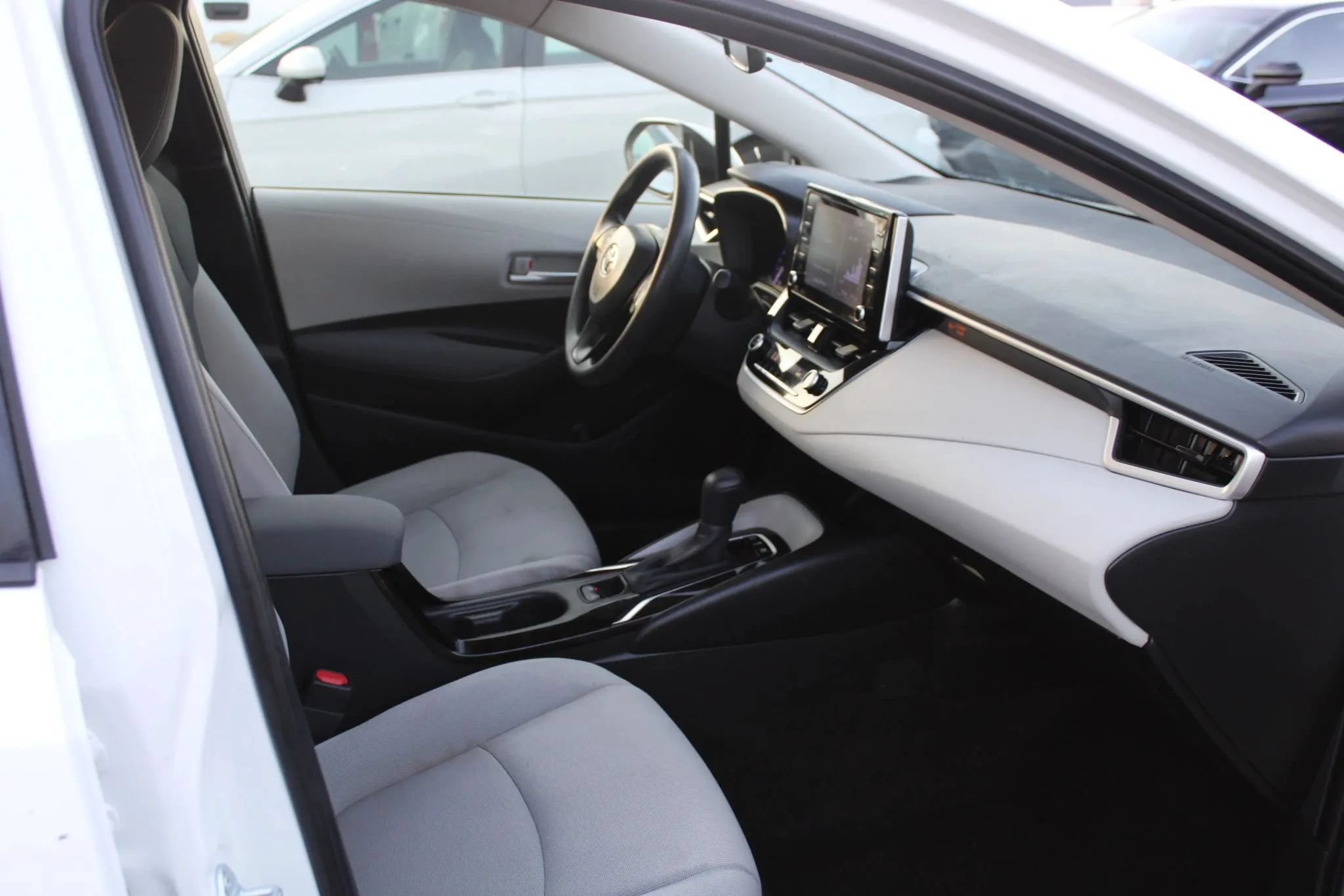 Used 2021 Toyota Corolla LE FWD image 25