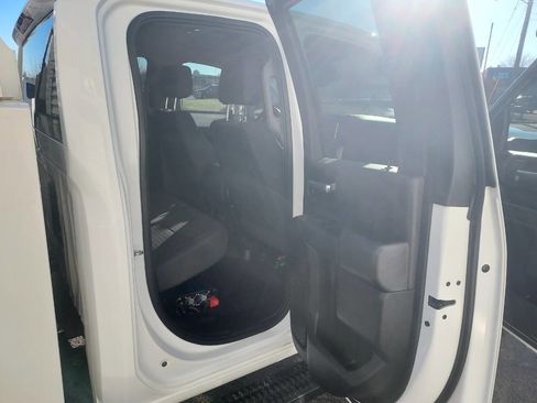 Used 2022 Chevrolet Silverado 2500 LT w/ Convenience Package image 17