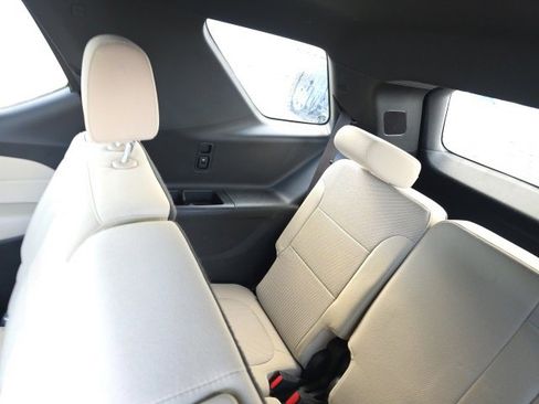 Used 2023 Chevrolet Traverse LS image 16