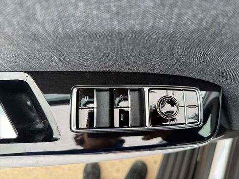 Used 2025 Cadillac Escalade ESV Sport Platinum image 15