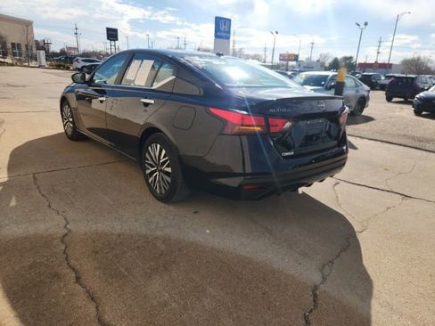 Used 2025 Nissan Altima 2.5 SV image 8