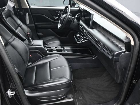 Used 2023 Lincoln Corsair FWD image 2