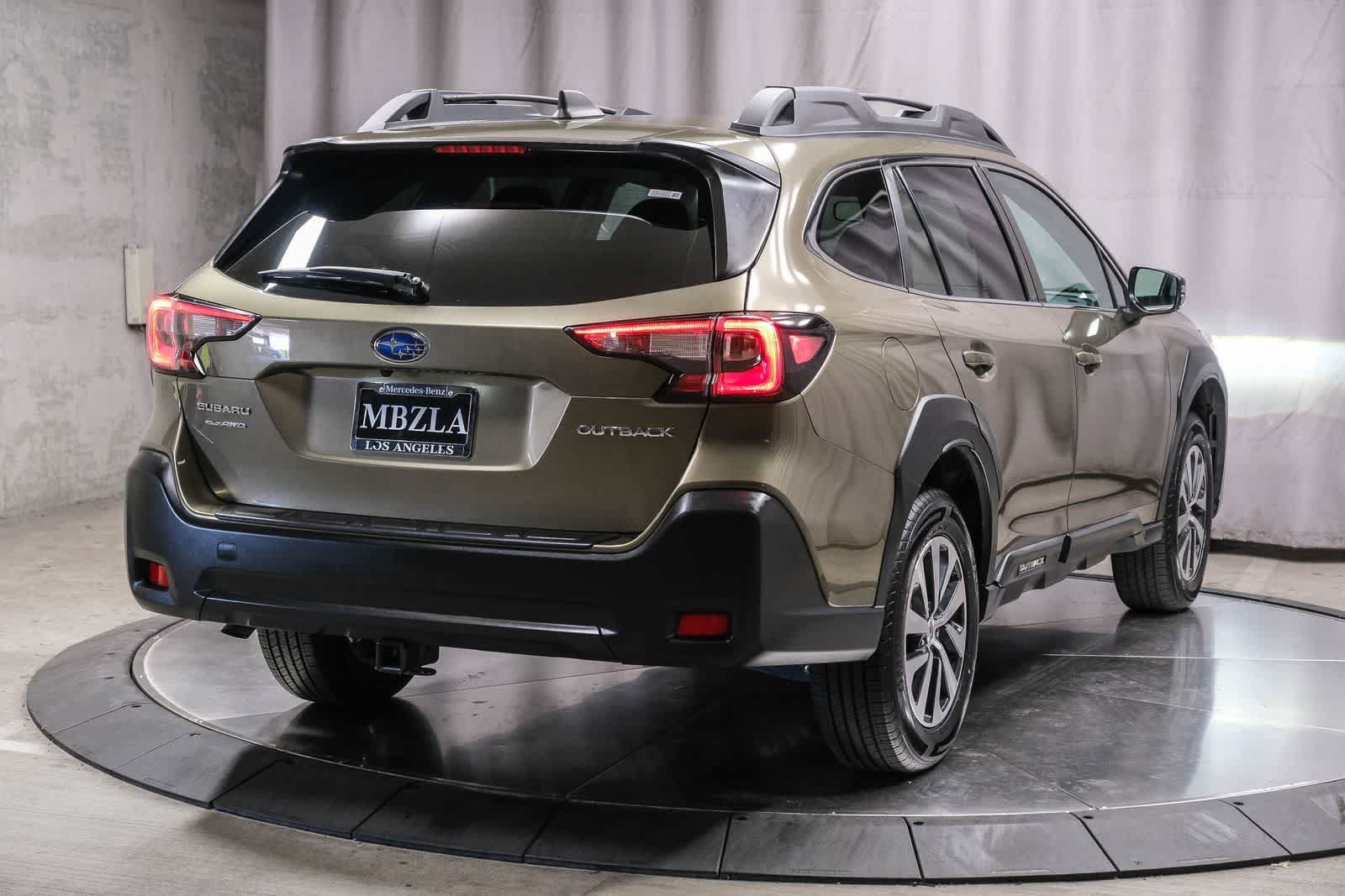 Used 2024 Subaru Outback Premium AWD/4WD image 4