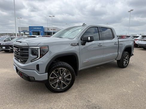 Used 2024 GMC Sierra 1500 AT4 w/ Technology Package AWD/4WD image 2