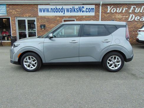 Used 2024 Kia Soul LX w/ Option Group 015 FWD image 7