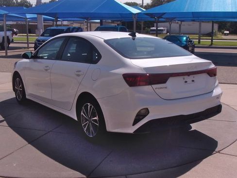 Used 2024 Kia Forte LXS w/ LXS Technology Package FWD image 9