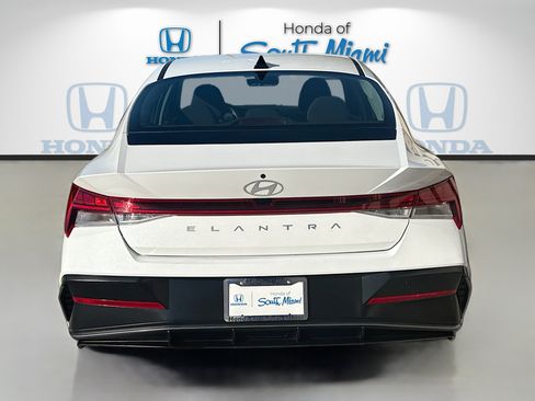 Used 2025 Hyundai Elantra SEL image 6