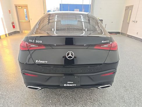 Used 2024 Mercedes-Benz GLC 300 4MATIC image 4