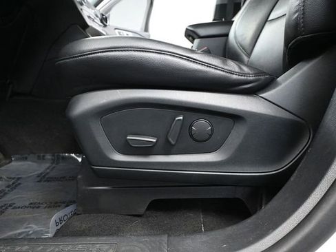 Used 2020 Ford Explorer XLT w/ Equipment Group 202A image 22