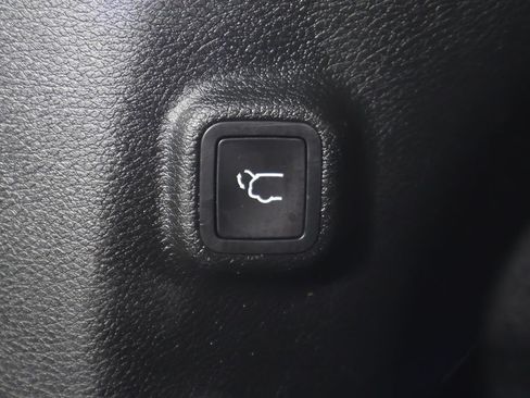 Used 2019 Jeep Cherokee Limited AWD/4WD image 20