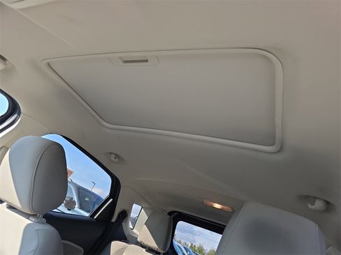 Certified 2021 Ford EcoSport SE image 30