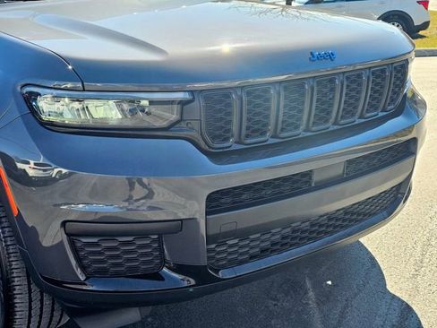 Used 2023 Jeep Grand Cherokee L Altitude AWD/4WD image 3