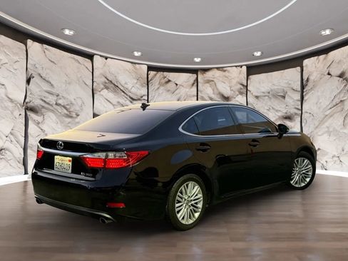 Used 2013 Lexus ES 350 w/ Premium Pkg image 2