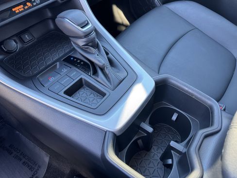 Used 2022 Toyota RAV4 XLE Premium image 29