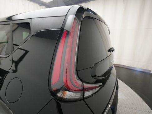 Certified 2023 Kia Soul LX w/ LX Technology Package image 30