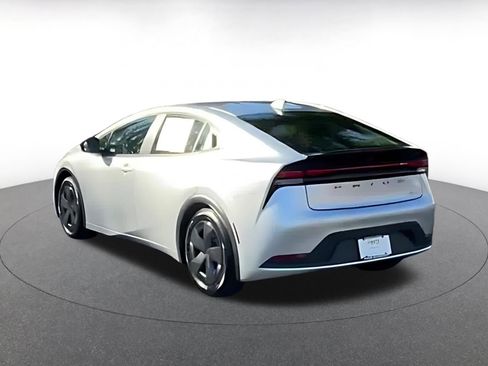 Used 2025 Toyota Prius LE image 9