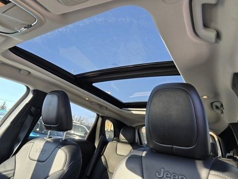 Used 2022 Jeep Cherokee Limited AWD/4WD image 5