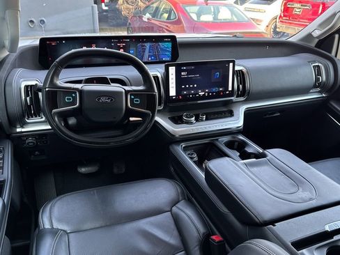 Used 2025 Ford Expedition Max Platinum image 7