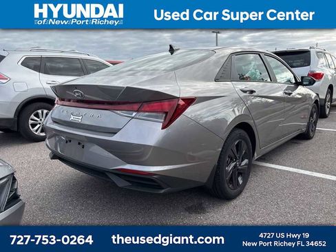 Used 2023 Hyundai Elantra SEL image 3