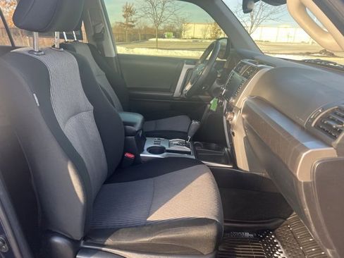 Used 2020 Toyota 4Runner SR5 image 32