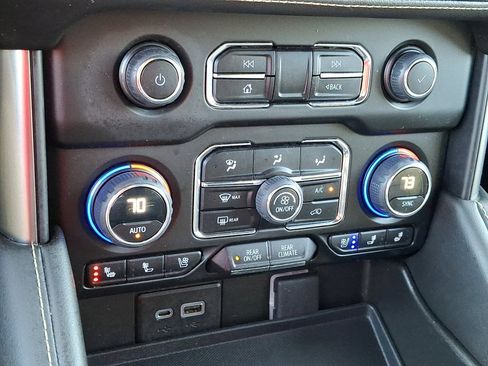 Used 2023 Chevrolet Suburban Premier RWD image 28