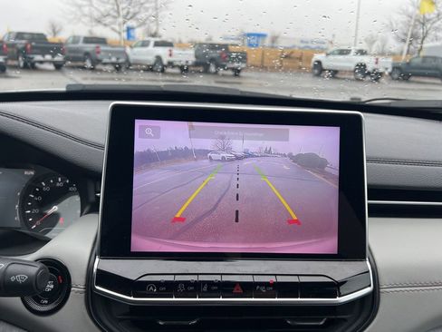 Used 2025 Jeep Compass Limited image 19