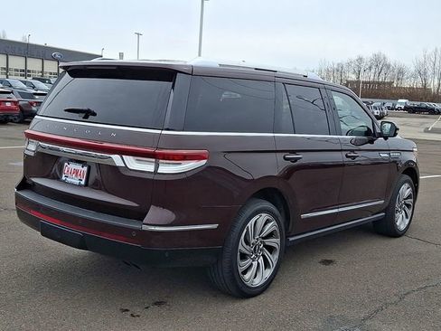 Used 2023 Lincoln Navigator Reserve AWD/4WD image 6