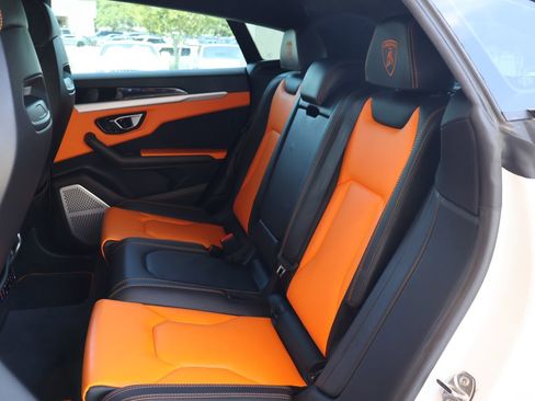 Used 2022 Lamborghini Urus AWD/4WD image 14