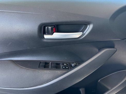 Used 2021 Toyota Corolla LE FWD image 17