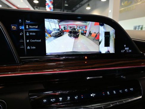 Used 2023 Cadillac Escalade Premium Luxury AWD/4WD image 38