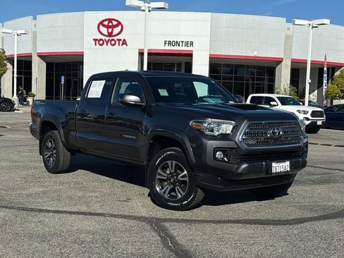 Used 2016 Toyota Tacoma TRD Sport image 1