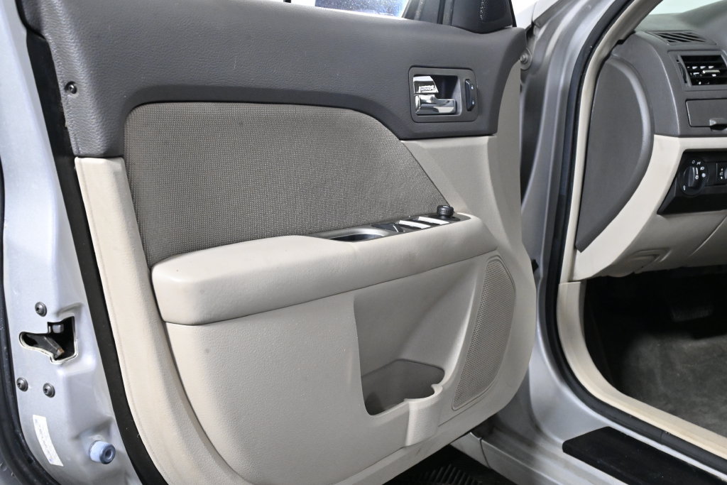 Used 2010 Ford Fusion Hybrid FWD image 29