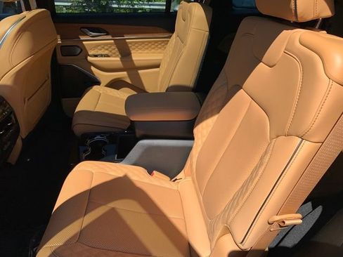 Used 2025 Jeep Grand Cherokee L Summit AWD/4WD image 17