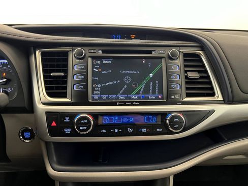 Used 2019 Toyota Highlander XLE image 19