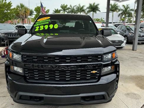 Used 2019 Chevrolet Silverado 1500 Custom w/ Custom Convenience Package image 2