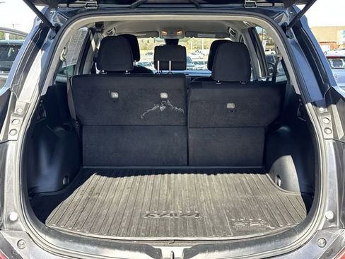 Used 2018 Toyota RAV4 LE image 10