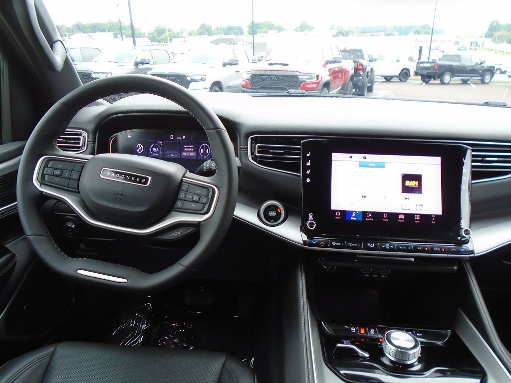 Certified 2025 Jeep Wagoneer Series II AWD/4WD image 13