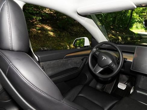 Used 2022 Tesla Model Y Performance AWD/4WD image 27
