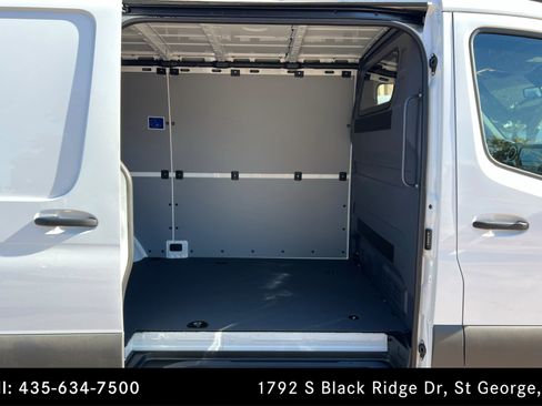 Used 2025 Mercedes-Benz Sprinter 2500 image 14