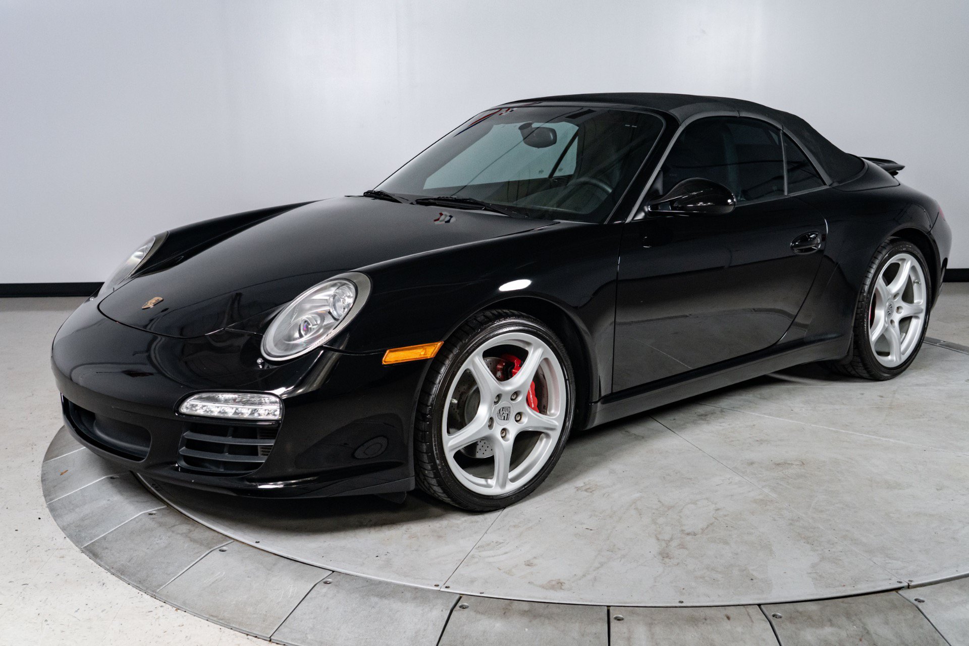 Used 2010 Porsche 911 Cabriolet image 17
