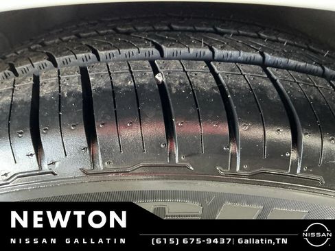 Used 2018 Kia Cadenza Premium w/ Luxury Package FWD image 44