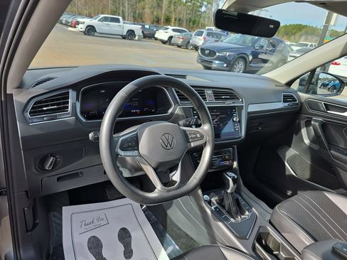 Used 2023 Volkswagen Tiguan SE image 19