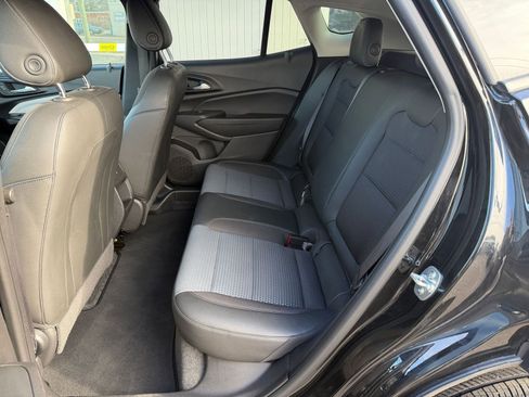 Used 2025 Chevrolet Trax LT image 23