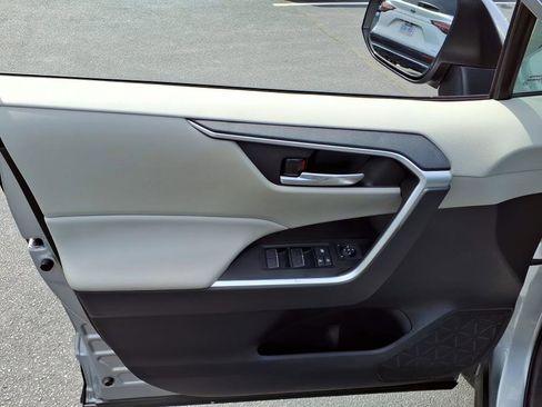Used 2025 Toyota RAV4 XLE image 15