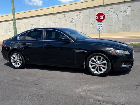Used 2018 Jaguar XF Premium RWD image 9